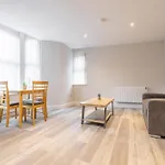 Newly Renovated 1 Bedroom Flat Close To Queens - 1