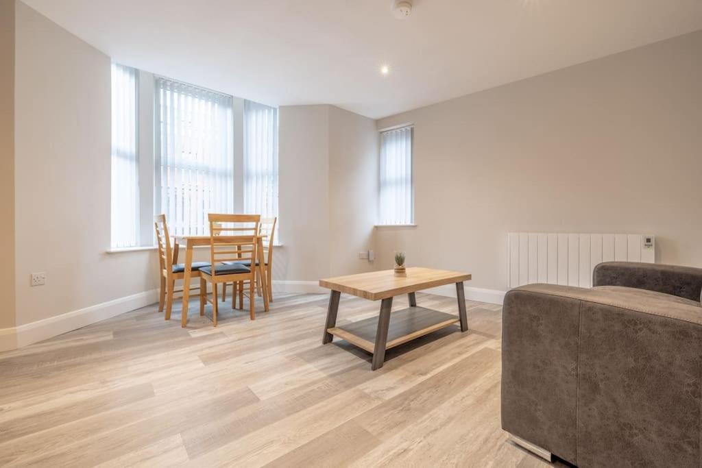 Appartement Newly Renovated 1 Bedroom Flat Close To Queens - 1 *